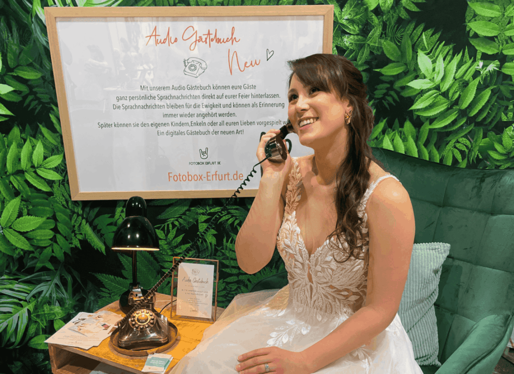 Fotobox & Fotografin Erfurt - Daniela Tapliuc - Audio-Gästebuch in Retro-Optik wird mit Sprachnachricht besprochen